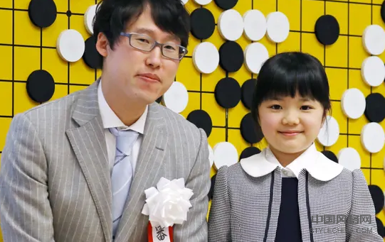 9岁的日本女孩成为战略游戏中最年轻的职业选手 中国风格网,stylechina.com