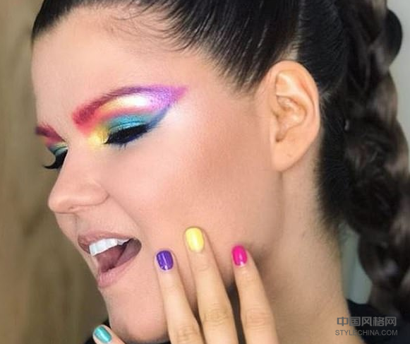 跳舞冰美甲师揭示了她的交易技巧 - 包括在SECONDS中制作抛光干的秘诀 中国风格网,stylechina.com