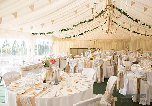 准新娘被指控“羞辱”客人，提出完整的数学问题，以便在招待会上找到他们的座位 - 但你会拒绝邀请吗？ 中国风格网,stylechina.com