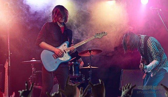 流行歌曲变得更加愤怒和悲伤！科学家分析了从20世纪50年代到2016年的6,000首畅销歌曲中的歌词 中国风格网,stylechina.com