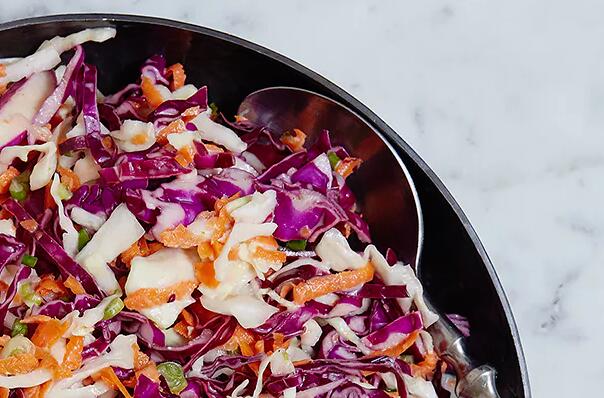 轻盈和浓郁的凉拌卷心菜 ,stylechina.com