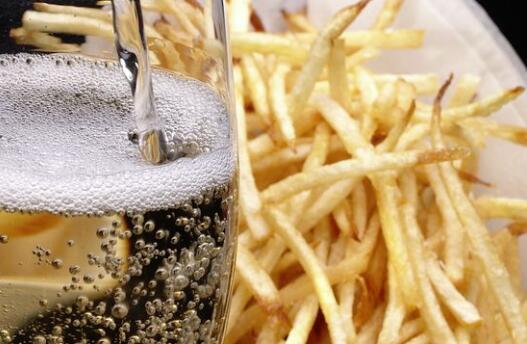 02.jpg 如果你不喝法式炸薯条的香槟,那你就错了 ,stylechina.com