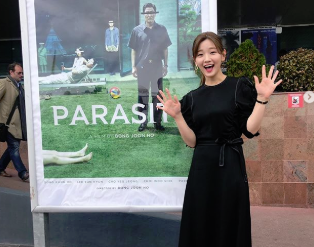 你也被《寄生上流》中的冰冷洁西卡老师掳获芳心了吗？看完朴素丹私下造型模样你一定会更爱她！ ,stylechina.com