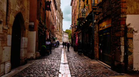 没去过里昂，别说你去过法国！它没有罗浮宫、香奈儿名流，但见过世面。 ,stylechina.com