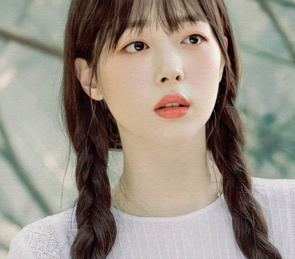 雪莉客串演出《德鲁纳酒店》和颜值担当女主角IU比美，擦的口红色号火速成为网路热搜关键字 ,stylechina.com