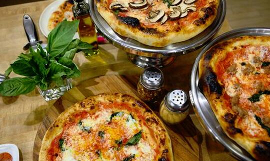 01.jpg Wood-Fired Margherita Pizza ,stylechina.com