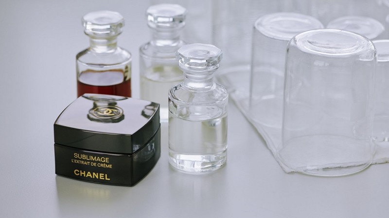 高级订制般珍稀成分对顶级保养有多重要？就让小香“两精一霜”带妳认识妳所不知的香奈儿奢华系列 ,stylechina.com