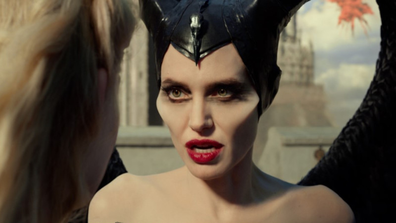 5DA9A004434A71571397636.jpeg 《黑魔女2》:不只是梅菲瑟的故事,更是安洁莉娜.裘莉的故事…… ,stylechina.com