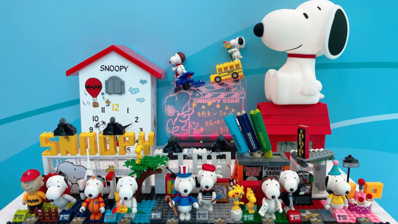 5DCD41FCF3F1E1573732860.jpeg 7-11全新史努比集点活动登场!11款超萌限量周边,史努比积木公仔、触控夜灯、狗屋钟......都想带回家 ,stylechina.com