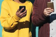 品牌正在绕过网红并以迷因为目标 ,stylechina.com