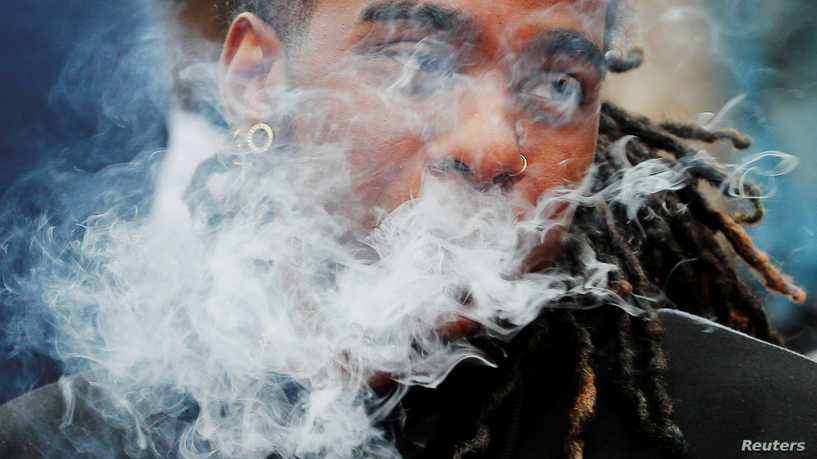 研究：雾化增加了患肺病的风险，但不及吸烟 ,stylechina.com