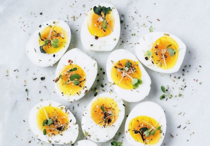 000c7329-800.webp.jpg 这是切开不煮熟的鸡蛋的最佳技巧! ,stylechina.com