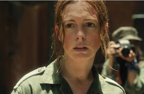 01.jpg Netflix新片《他的最后愿望》安海瑟薇挑大梁演出!女神化身前华府记者,携手班艾佛列克揭开军火阴谋 ,stylechina.com