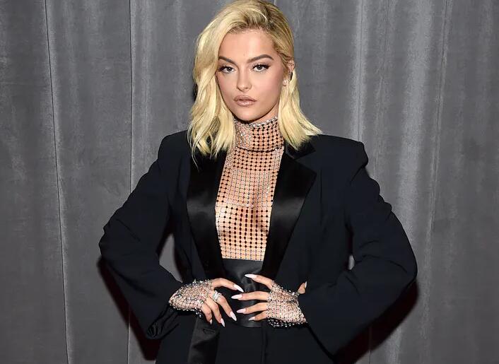 Bebe Rexha凭借Chainmail高领毛衣将其带入2020格莱美颁奖典礼 ,stylechina.com