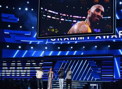 NBA传奇球星Kobe Bryant留给我们的10大金句：「低头不是认输，是要看清自己的路，仰头不是骄傲，是要看见自己的天空。」 ,stylechina.com