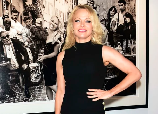 01.png 帕梅拉·安德森(Pamela Anderson)从未合法地与前夫结婚 ,stylechina.com