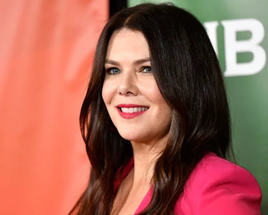 001.png 劳伦·格雷厄姆(Lauren Graham)与吉尔摩女孩(Gilmore Girls)的最亲密朋友不是你想的那样 ,stylechina.com