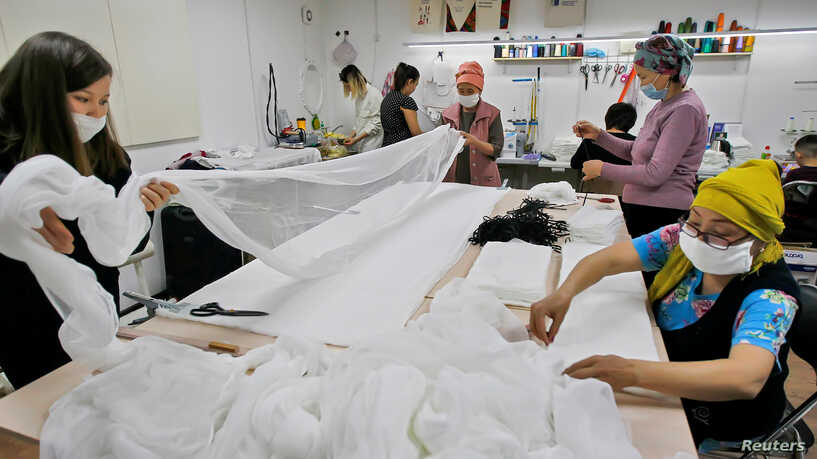 0012d7f1-800.webp.jpg 吉尔吉斯斯坦癌症患者制作口罩以抗击COVID-19 ,stylechina.com