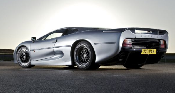 由于COVID-19使得所有炫酷的车展都处于停滞状态，因此汽车爱好者必须想出办法来解决问题 ,stylechina.com