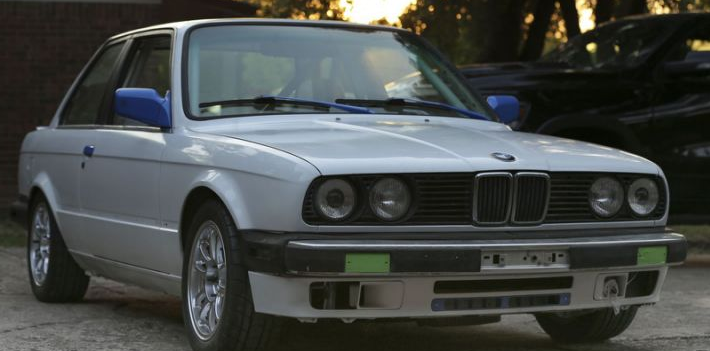 我买了一辆宝马E30 325is赛车来治愈我的隔离舱热 ,stylechina.com