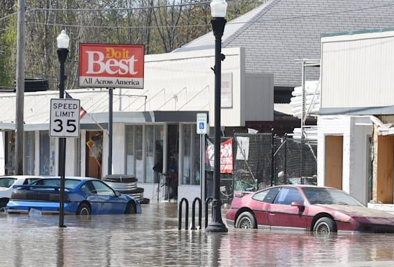 破坏性大坝造成的密歇根州洪水淹没了庞蒂亚克·菲耶罗 ,stylechina.com