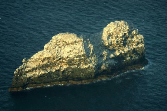 世界上最大的火山位于夏威夷的两个岩石小峰下 ,stylechina.com