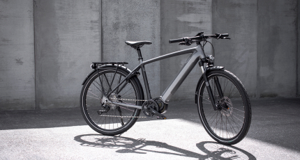 凯旋发布电动自行车，但无人问津电动摩托车首次亮相 中网时尚,stylechina.com