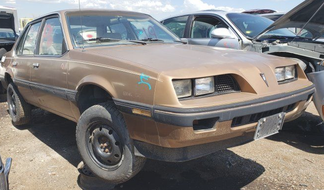 1986庞蒂亚克太阳鸟轿车 中网时尚,stylechina.com