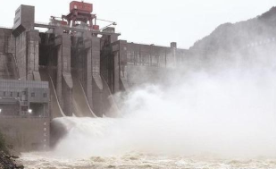 给当前正在遭受洪水侵袭的沿江省市带来不小的防汛压力：新一轮降雨进入最强时段 南方三大湖防汛考验持续 中网时尚,stylechina.com