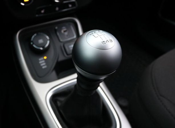 2021吉普指南针掉落手动变速箱 中网时尚,stylechina.com