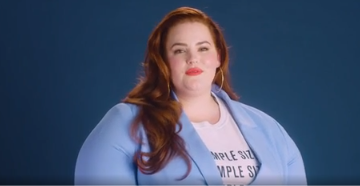 苔丝·霍利迪(Tess Holliday)因在那顶草莓连衣裙上被冠以“最烂打扮”而鼓掌 中网时尚,stylechina.com