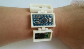 该设备可以3D连续跟踪整个人的手 中网时尚,stylechina.com