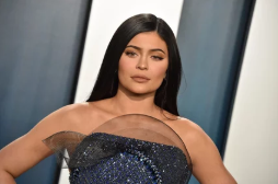 凯莉·詹娜（Kylie Jenner）炫耀巴黎面具之旅 中网时尚,stylechina.com