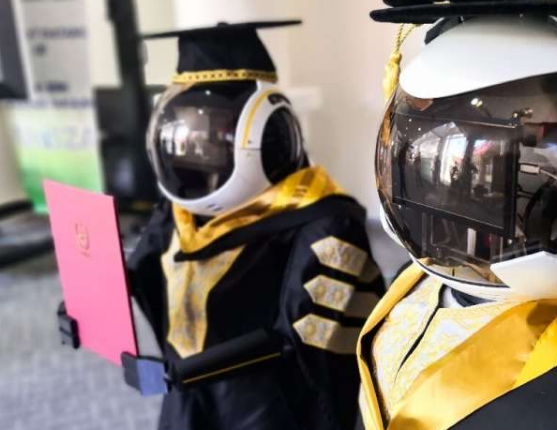 马来西亚大学模拟机器人毕业典礼以降低病毒风险 中网时尚,stylechina.com