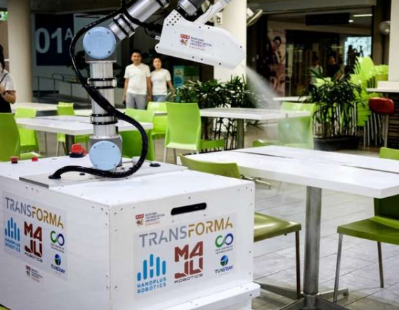 新加坡研究人员发明了一种消毒机器人，该机器人的手臂模仿人类的动作 中网时尚,stylechina.com