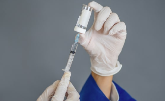 阿联酋为医护人员紧急使用COVID-19疫苗 中网时尚,stylechina.com