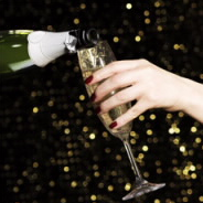 倒香槟的最佳方法：关于香槟供应过程中溶解二氧化碳的损失 中网时尚,stylechina.com