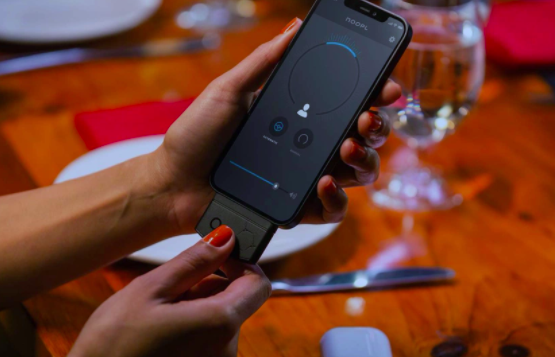 Noopl的iPhone插件旨在改善嘈杂环境中的听力 中网时尚,stylechina.com