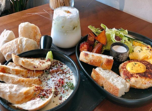 港都好滋味！「高雄必吃平价美食」推荐：蒸蛋汤、超人气烤鸭、15 元粉圆冰，加码深夜限定隐藏版宵夜！ 中网时尚,stylechina.com