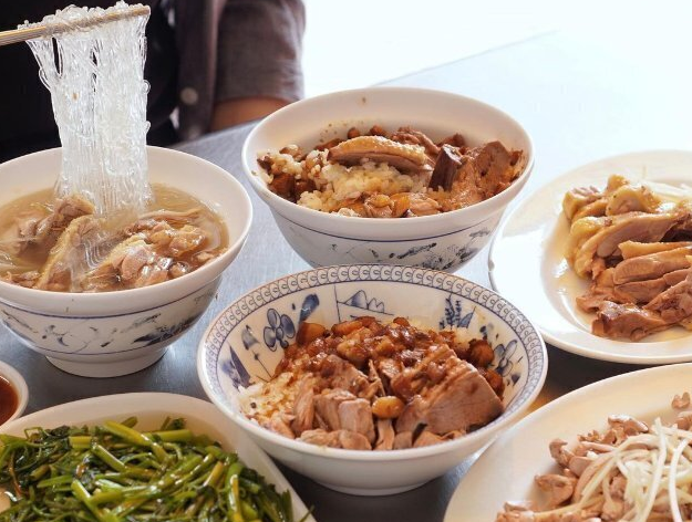 港都好滋味！「高雄必吃平价美食」推荐：蒸蛋汤、超人气烤鸭、15 元粉圆冰，加码深夜限定隐藏版宵夜！ 中网时尚,stylechina.com