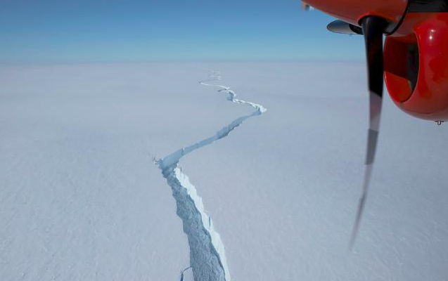 一座比纽约大的冰山在南极的英国基地附近坍塌 中网时尚,stylechina.com