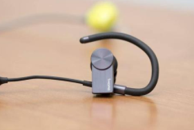 工程师可以通过将“哑”耳机变成传感器将其变成智能耳机 中网时尚,stylechina.com