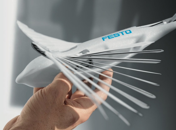 一群雨燕和一个球机器人移动操纵器是德国公司最新推出的机器人 中网时尚,stylechina.com